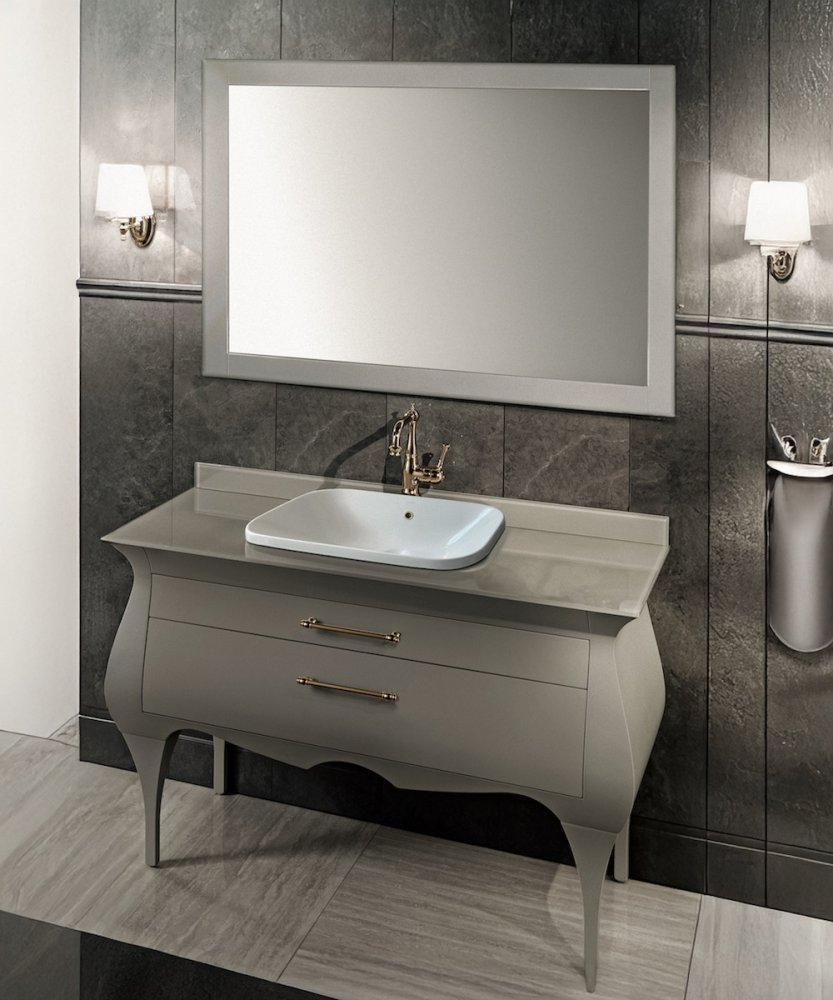 Klasická koupelnová skříňka Gaia Mobili inspirovaná benátským stylem se dvěma zásuvkami. Elegantní italský design v bílém laku s jemným zdobením, exkluzivní vybavení od ASSO Praha.